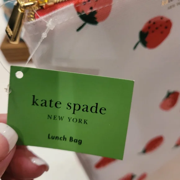Nwt-Kate Spade Insulated White Wite With Red Strawberries Lunch bag - Picture 3 of 9